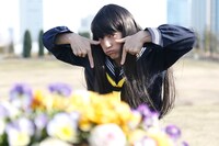 TTポーズをする女子高生のユースコ。