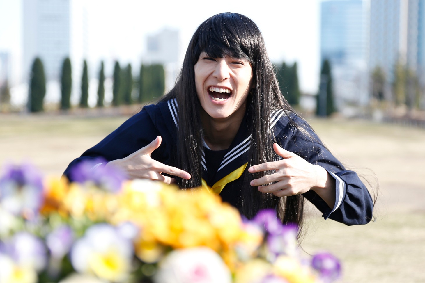 笑ってしまう女子高生のユースコ。