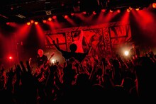 NOISEMAKER「RED APHELION TOUR FINAL」の様子。（Photo by Takashi "TAKA" Konuma）