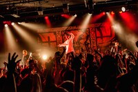 NOISEMAKER「RED APHELION TOUR FINAL」の様子。（Photo by Takashi "TAKA" Konuma）