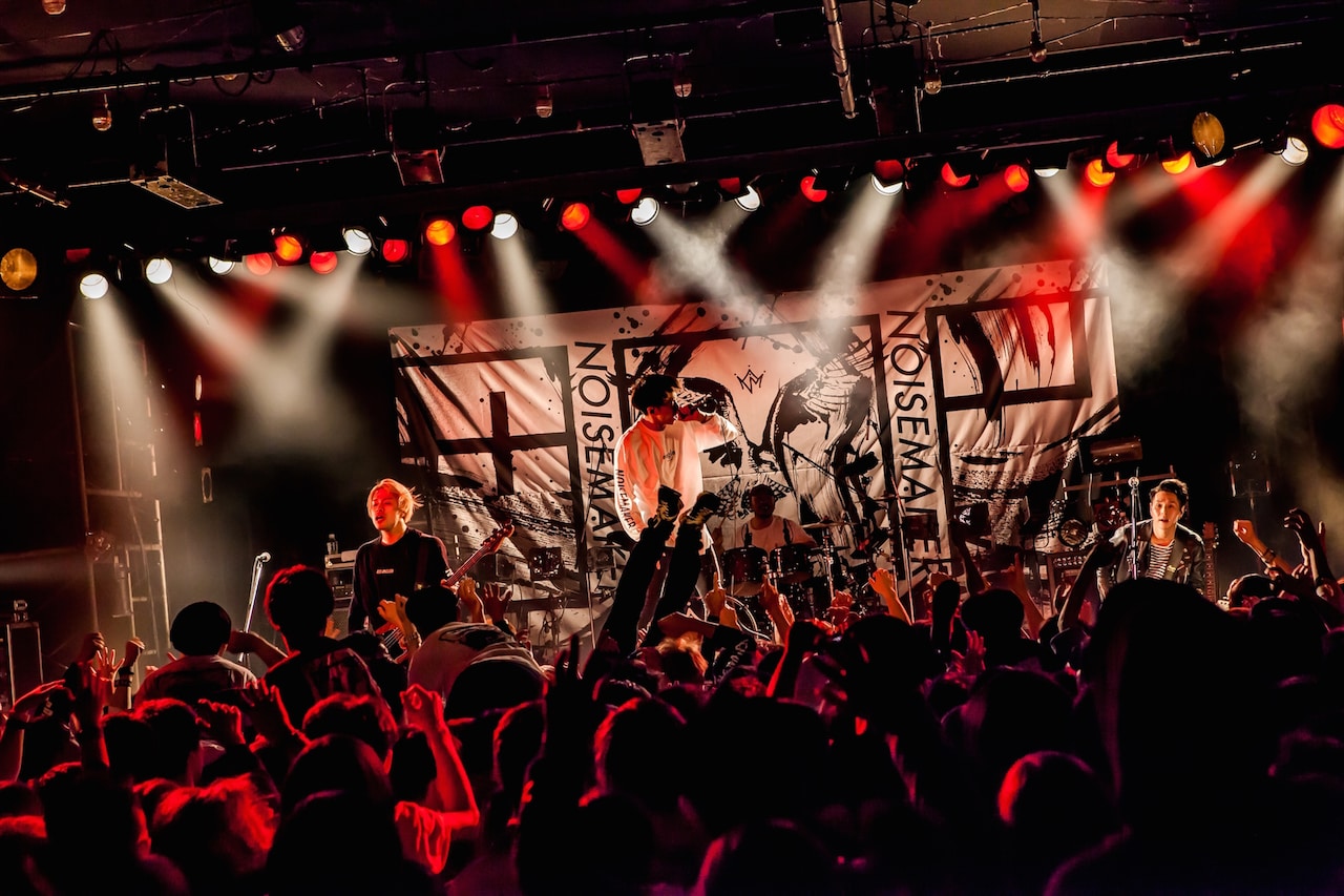 NOISEMAKER、宇宙一のシンガロングに満ちた満員リキッドルームワンマン