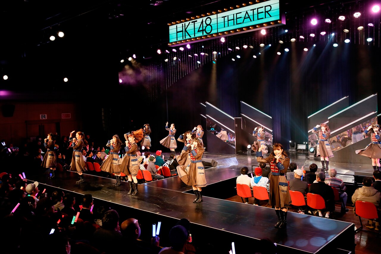 HKT48チームKIV「制服の芽」公演開幕、本家SKE48に迫る熱演
