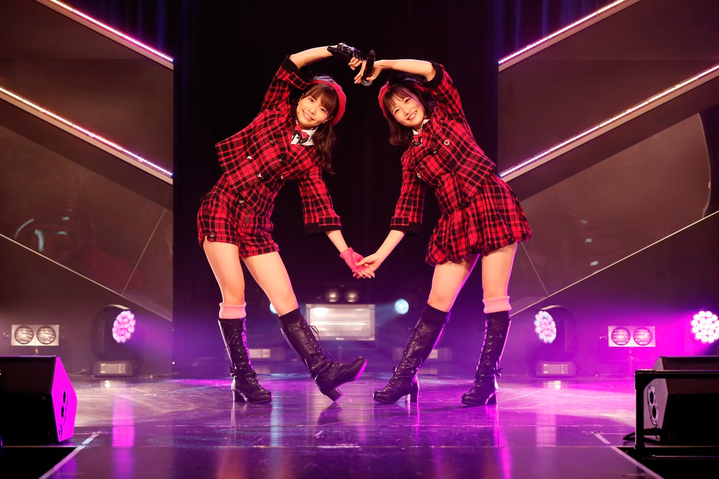 HKT48 チームKIV 「制服の芽」初日公演の様子。(c)AKS