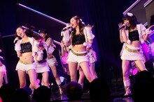 HKT48 チームKIV 「制服の芽」初日公演アンコールの様子。(c)AKS