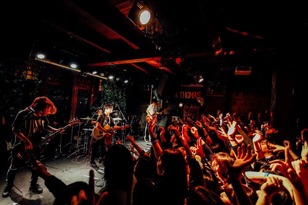 ヒトリエ全国ツアーが京都で開幕「聴いてくれる人がいてステージに立てる」