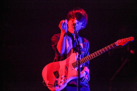 斎藤宏介（Vo, G）（Photo by Viola Kam［V'z Twinkle］）