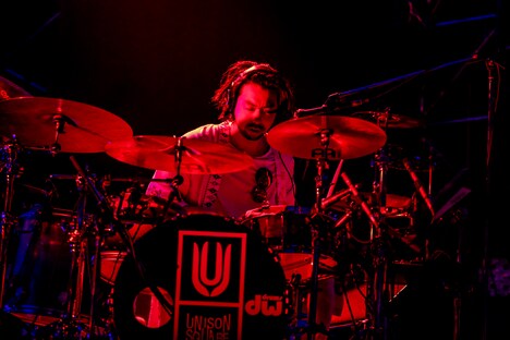 鈴木貴雄（Dr）（Photo by Viola Kam［V'z Twinkle］）