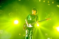 田淵智也（B）（Photo by Viola Kam［V'z Twinkle］）