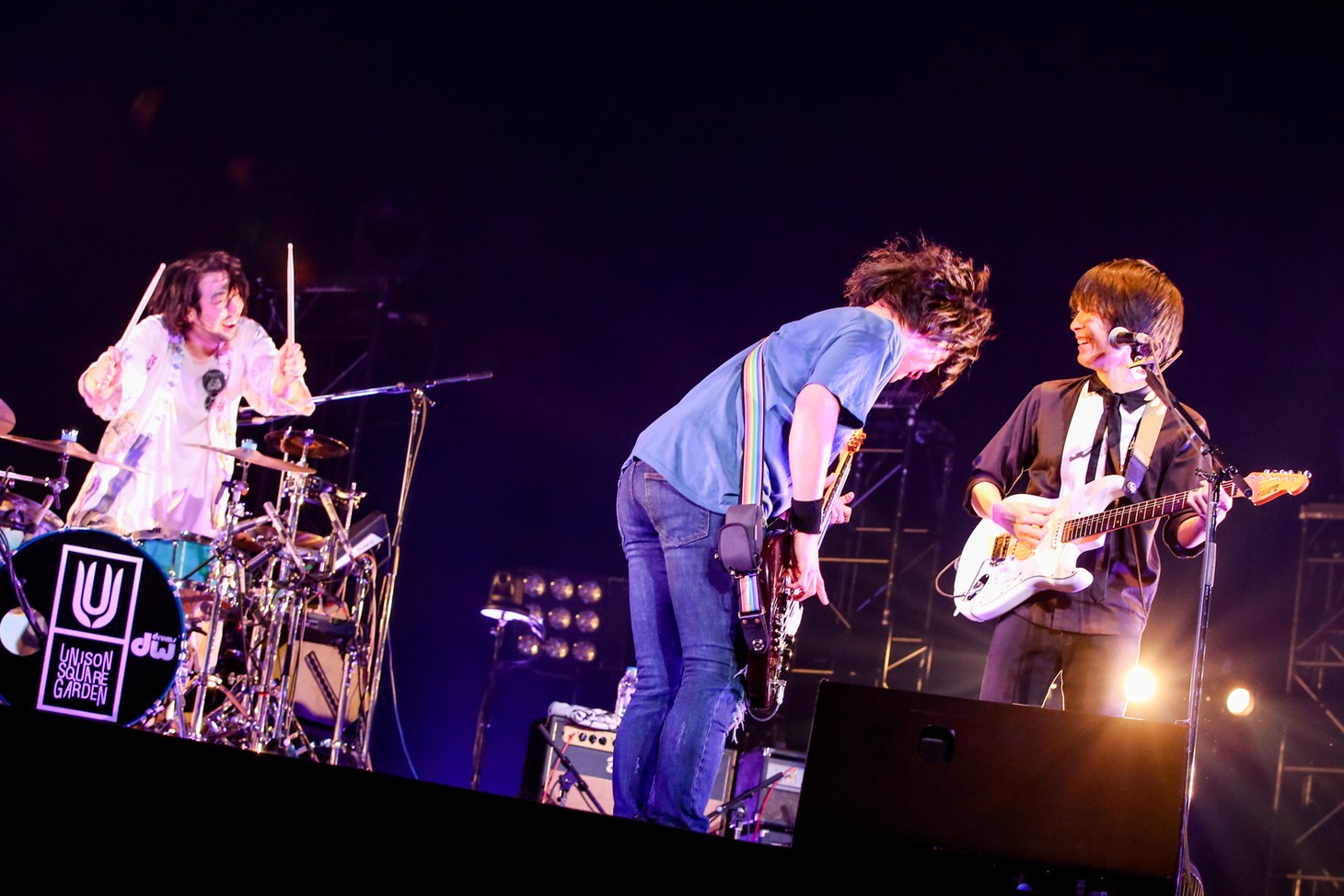 人気画像9位は「UNISON SQUARE GARDENツアーファイナル幕張メッセで2万人熱狂」より、UNISON SQUARE GARDEN。（Photo by Viola Kam［V'z Twinkle］）