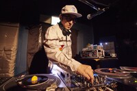 DJセミノスキことグループ魂のバイト君。
