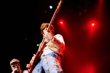 左からひろせひろせ（Key）、長島涼平（B）。（Photo by MIDORI KONDOH）