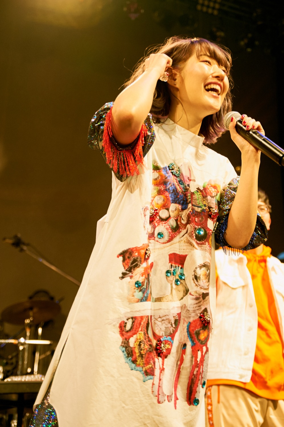おかもとえみ（Vo）（Photo by MIDORI KONDOH）