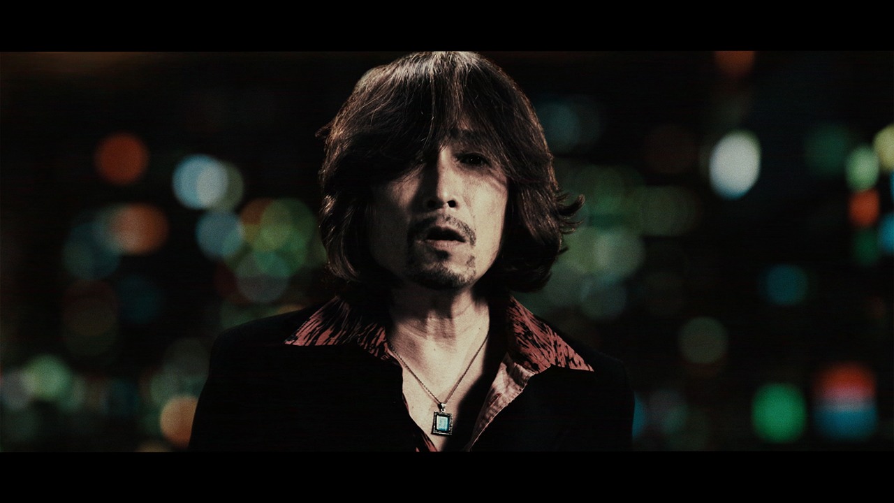 浅井健一 & THE INTERCHANGE KILLS「Ginger Shaker」ミュージックビデオショートバージョンのワンシーン。