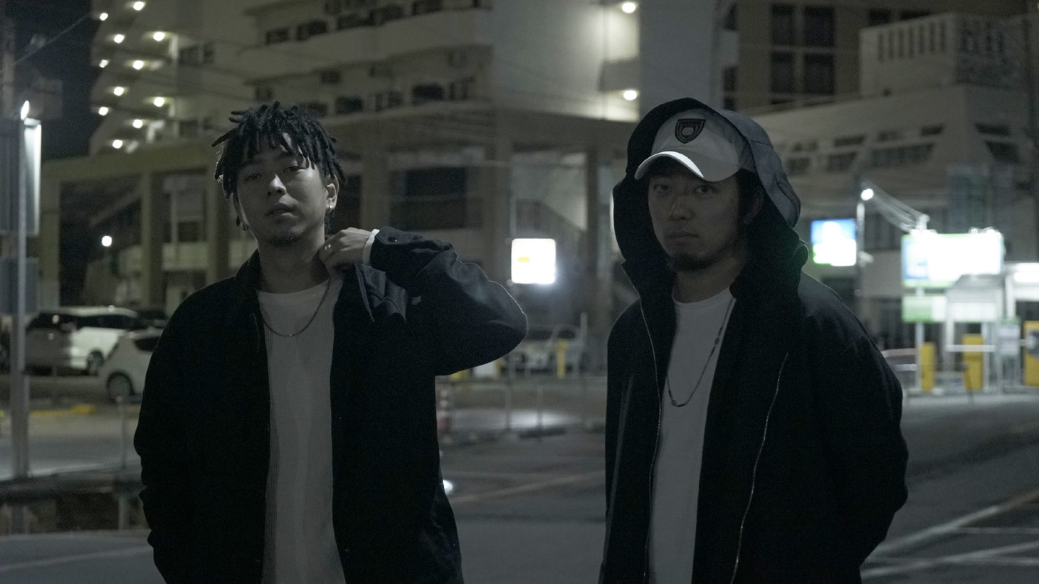 左から唾奇、Pxrxdigm.（WONK）。