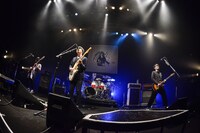 Base Ball Bearとフルカワユタカ。（撮影：橋本塁 [SOUND SHOOTER]）