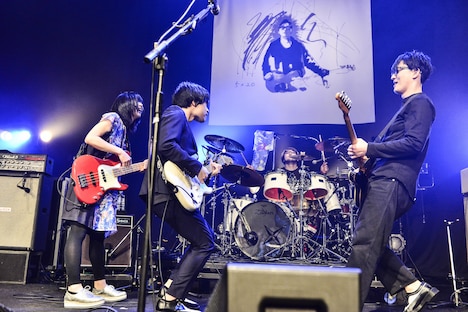 Base Ball Bearとフルカワユタカ。（撮影：橋本塁 [SOUND SHOOTER]）