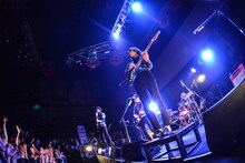 夜の本気ダンス（撮影：清水ケンシロウ）