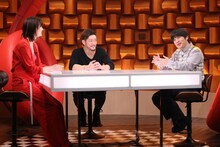 左からマギー、TOSHI-LOW、バカリズム。(c)NTV