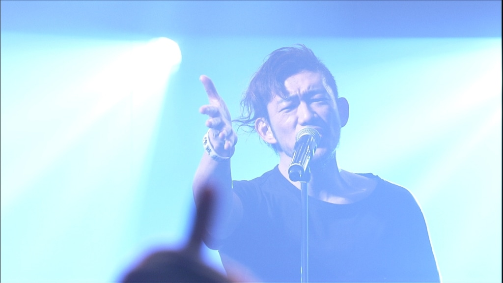 BRAHMANのスタジオライブの様子。(c)NTV