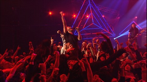 BRAHMANスタジオライブの様子。(c)NTV