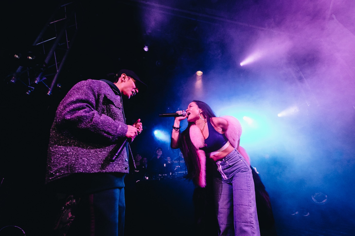 左からKEIJU as YOUNG JUJU、Awich（Photo by 金子優司）