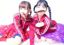 TAKENOKO▲。左から平野友里、涼川菜月。