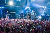 BUMP OF CHICKEN「TOUR 2017-2018 PATHFINDER」新木場STUDIO COAST公演の様子。（Photo by 富永よしえ）