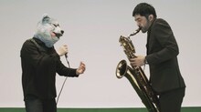 MAN WITH A MISSION「Freak It! feat.東京スカパラダイスオーケストラ」ミュージックビデオのワンシーン。