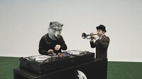 MAN WITH A MISSION「Freak It! feat.東京スカパラダイスオーケストラ」ミュージックビデオのワンシーン。