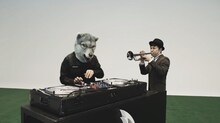 MAN WITH A MISSION「Freak It! feat.東京スカパラダイスオーケストラ」ミュージックビデオのワンシーン。