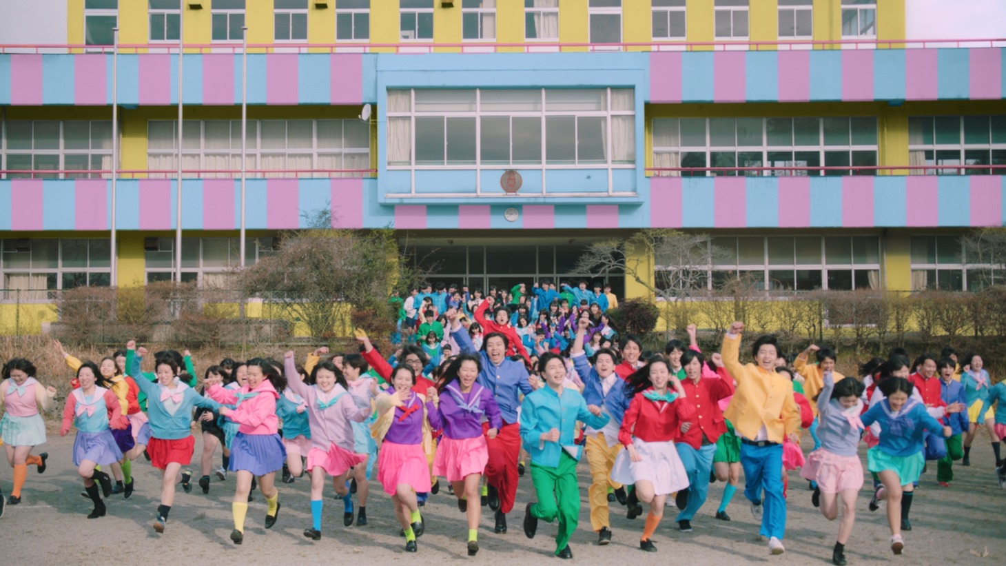 「ワイモバ学園『転校生』編」のワンシーン。