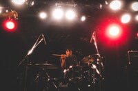 伊奈昌宏（Dr / 台風クラブ）（撮影：今井駿介）