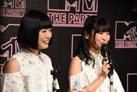 左からでんぱ組.incの夢眠ねむと古川未鈴。