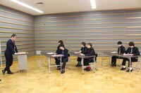 庄司智春（品川庄司）と超特急。