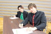 手前からユーキ、タクヤ。