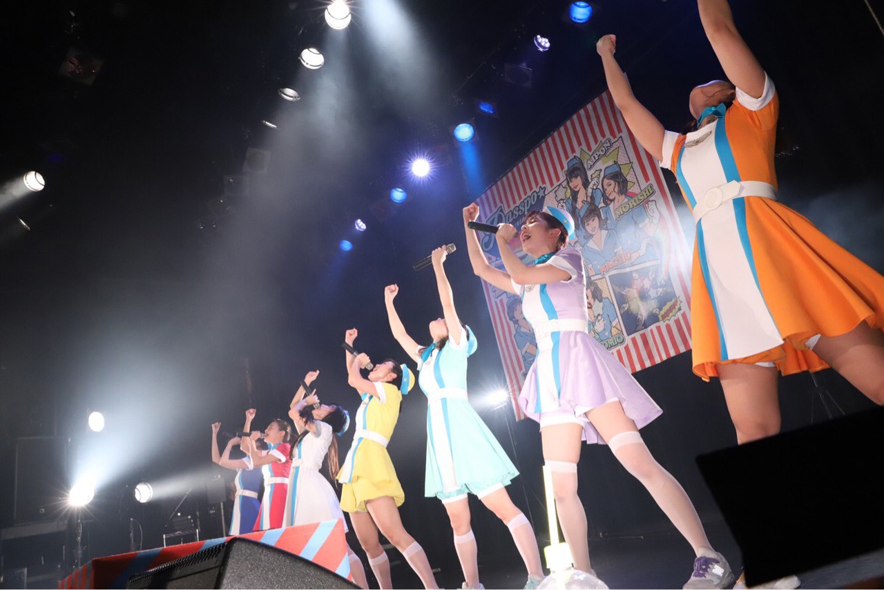 PASSPO☆「歌って踊って奏でるツアー2017→2018」東京・WWW X公演の様子。