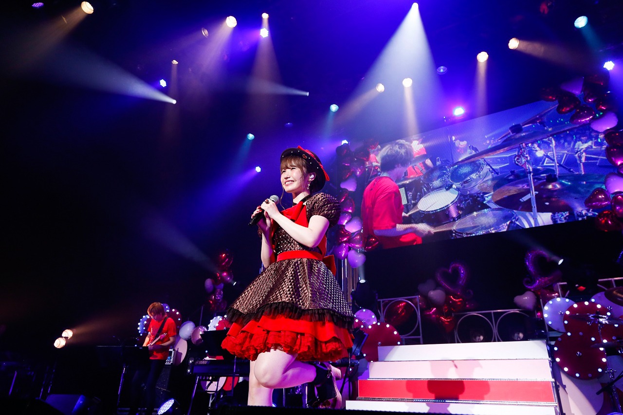 内田彩「Aya Uchida VALENTINE'S ▽ LIVE ～Song for you～」の様子。
