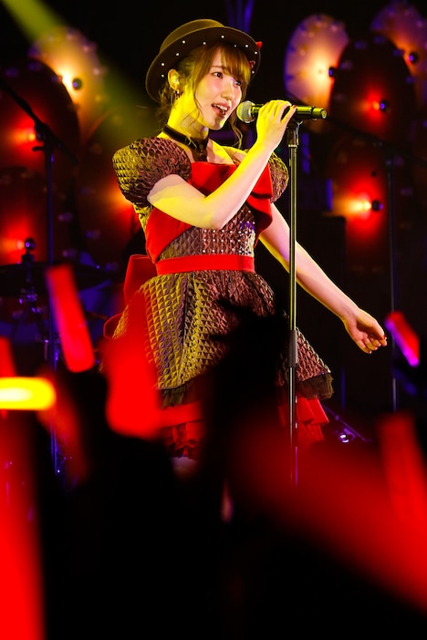 内田彩「Aya Uchida VALENTINE'S ▽ LIVE ～Song for you～」の様子。