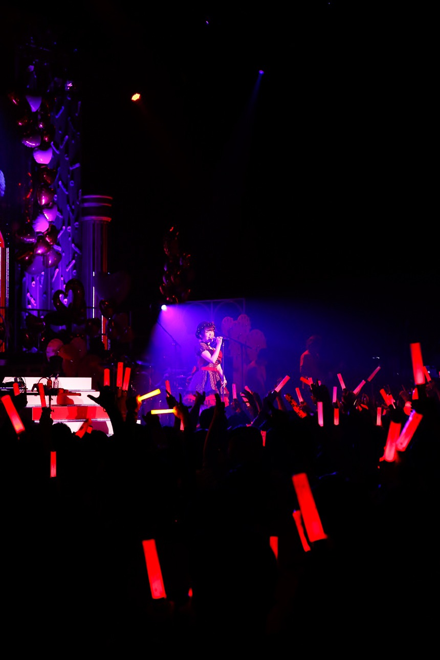 内田彩「Aya Uchida VALENTINE'S ▽ LIVE ～Song for you～」の様子。