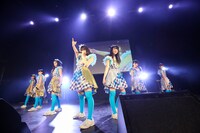 「3B junior やるっきゃないっショー」より、第1部「史上最強の3B 超完全版！ 歌いおさめなくちゃ始まらねぇ!!」の様子。（撮影：笹森健一）