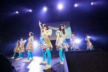 「3B junior やるっきゃないっショー」より、第1部「史上最強の3B 超完全版！ 歌いおさめなくちゃ始まらねぇ!!」の様子。（撮影：笹森健一）