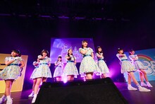 新曲「まけずぎらい」をサプライズで披露する3B junior。（撮影：笹森健一）