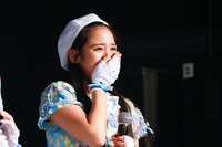 新曲「まけずぎらい」の衣装を手がけた奥澤レイナ。（撮影：笹森健一）