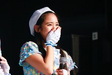 新曲「まけずぎらい」の衣装を手がけた奥澤レイナ。（撮影：笹森健一）