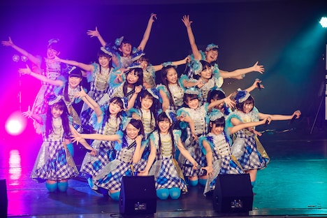 「3B junior やるっきゃないっショー」より、第1部「史上最強の3B 超完全版！ 歌いおさめなくちゃ始まらねぇ!!」の様子。（撮影：笹森健一）