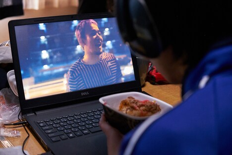 「FHIT MUSIC♪」第3弾のワンシーン。