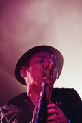 西内徹(Sax, Flute / Reggae Disco Rockers、川上つよしと彼のムードメイカーズ)。 (撮影:三田村亮)