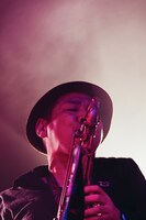 西内徹（Sax, Flute / Reggae Disco Rockers、川上つよしと彼のムードメイカーズ）。 （撮影：三田村亮）