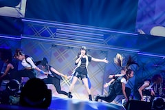 東山奈央が初の日本武道館で中川かのんに 春アニメのopテーマも披露 ライブレポート 音楽ナタリー