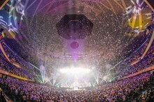 東山奈央「1st LIVE "Rainbow" at 日本武道館」の様子。（撮影：AZUSA TAKADA / タマイシンゴ）